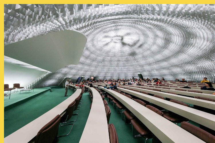 le siège du PCF à Paris par Niemeyer en 1980 : le dôme de l'auditorium