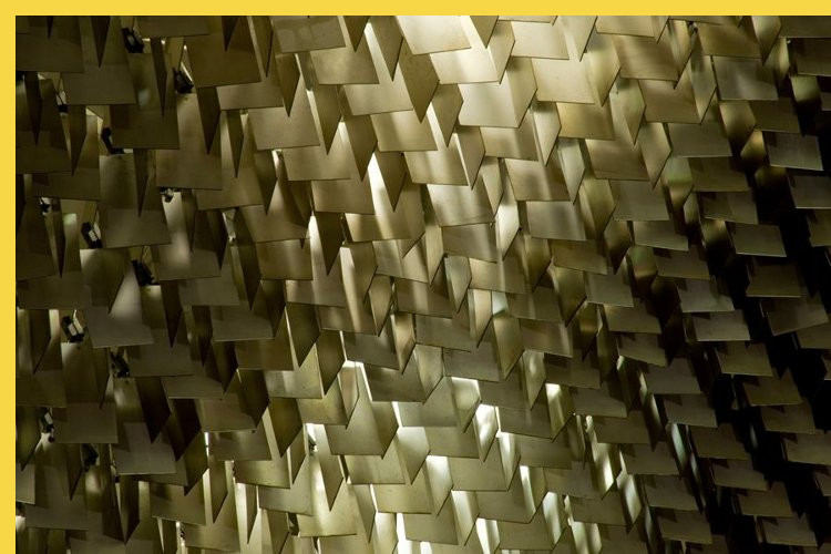 le Congrès National à Brasilia par Niemeyer en 1960 : sous le dôme de la Chambre des sénateurs