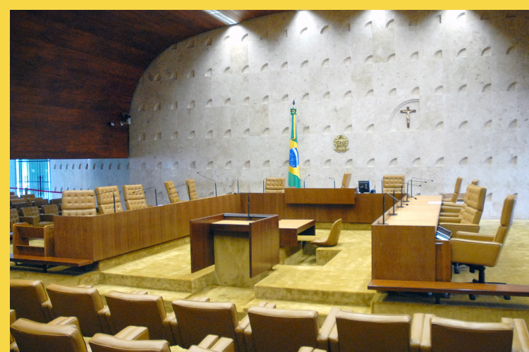 fluidite des espaces Tribunal suprême à Brasilia par Niemeyer en 1960 : salle d'audience plénière