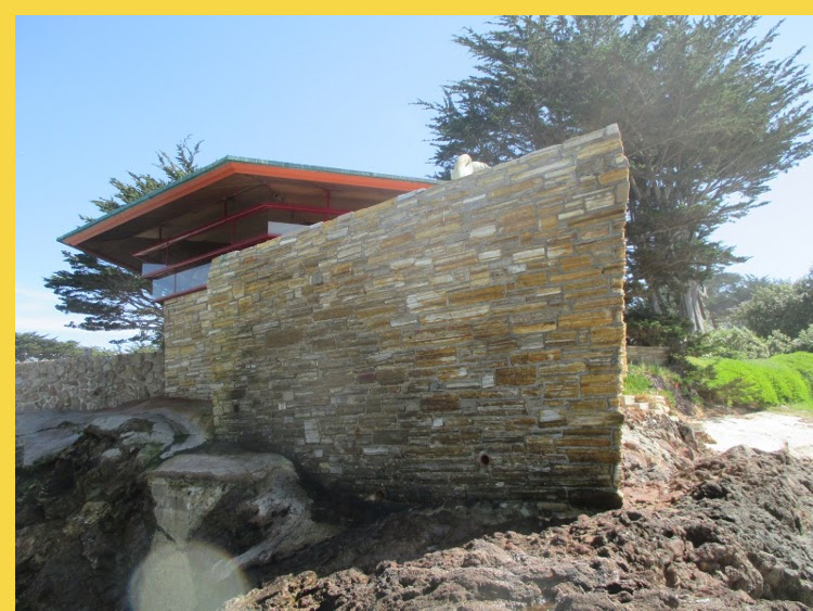 bioclimatique fluidite des espaces Walker House Carmel par Wright en 1948 : l'étrave brise-vagues