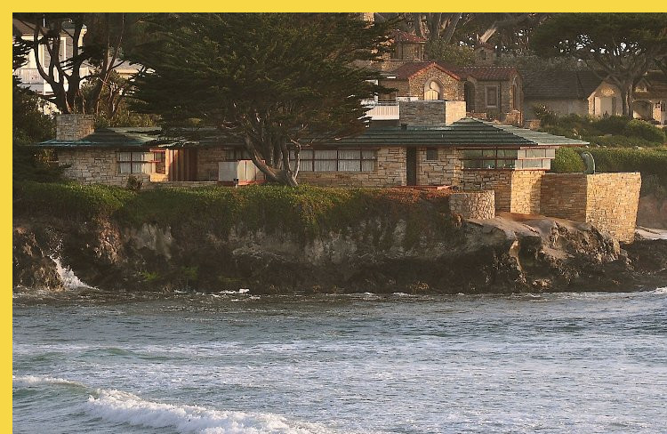 bioclimatique fluidite des espaces Walker House Carmel par Wright en 1948 : protection de la façade nord