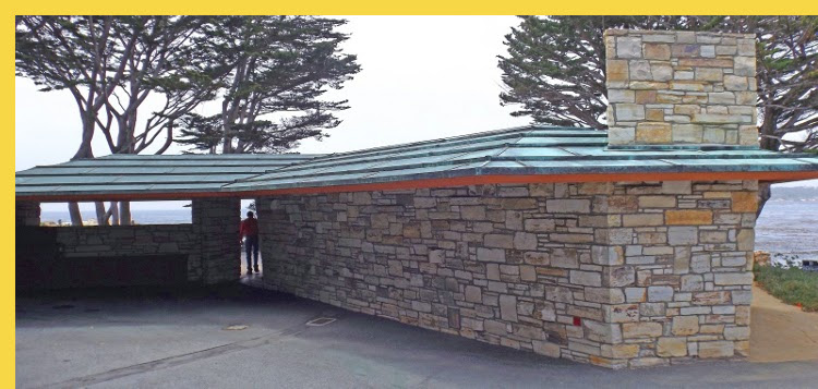 bioclimatique fluidite des espaces Walker House Carmel par Wright en 1948 : porche d'accueil de la maison