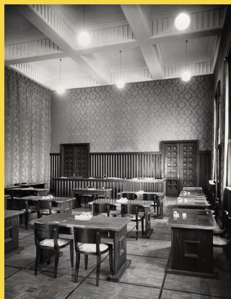 architecture de la démocratie Villeurbanne (69) Hôtel de Ville par Giroud en 1931-1933 : simplicité de l'aménagement de la Salle du Conseil municipal en 1933