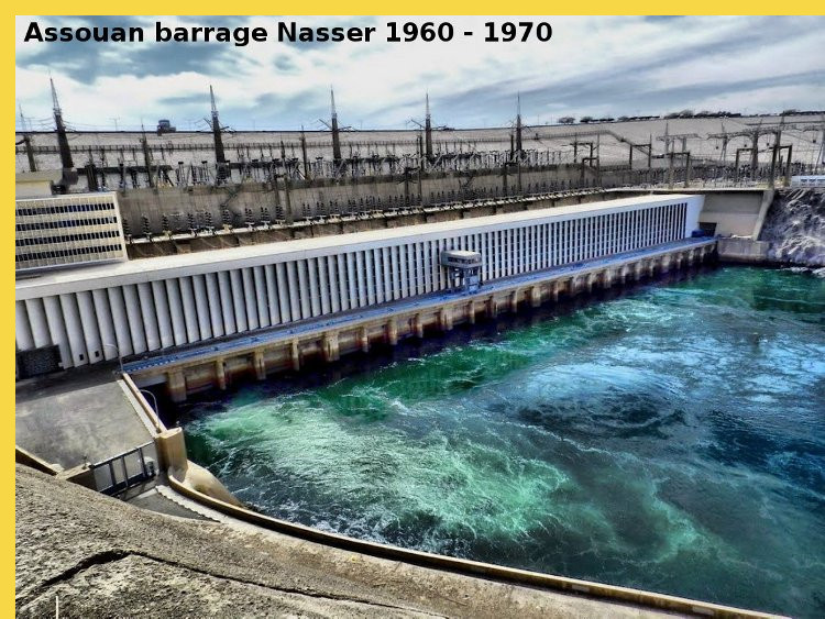 Assouan - Grand Barrage Nasser - 1960-1970 : vue générale depuis l'aval des installations hydroélectriques financées par l'URSS