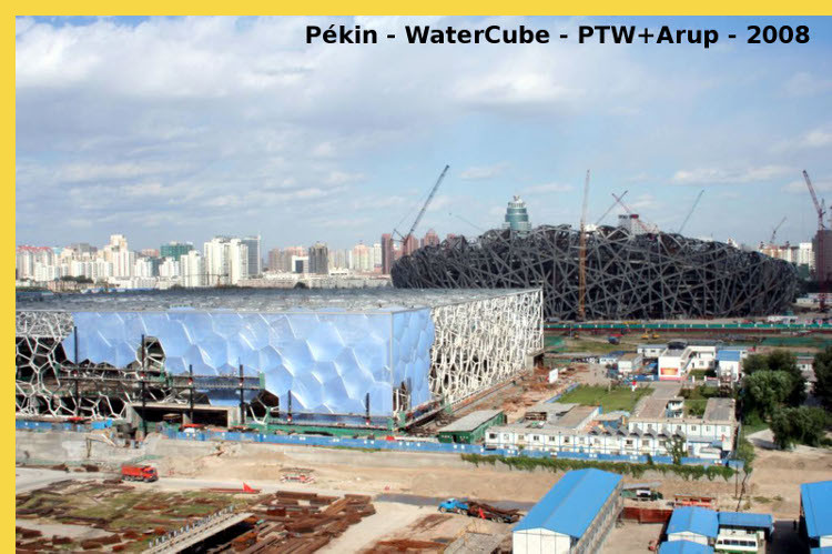 architecture laique - Pékin-Beijing - National Aquatics Center - Water Cube par PTW + Arup - 2008 : vue d'ensemble des futurs piscine et stade olympiques en construction