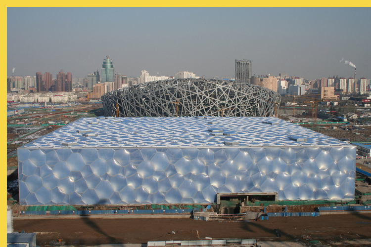 Pékin-Beijing - National Aquatics Center - Water Cube par PTW + Arup - 2008 : la structure de la piscine olympique, ou plutôt sa peau d'isolation, n'est pas encore gonflée