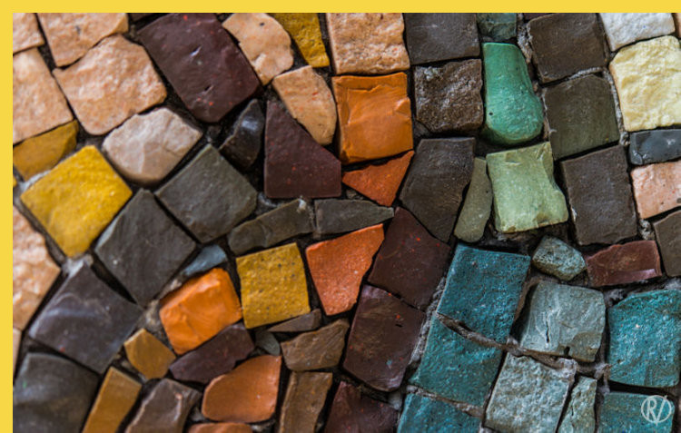 architecture laique - Buzludja  (Bulgarie) - Maison du Parti Communiste par Andrei Stoilov - 1981 - détail mosaïque de pate de verre