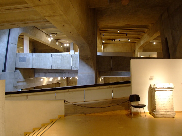 1975 Musée de la Civilication Gallo-Romaine à Lyon par Bernard Zehrfuss
