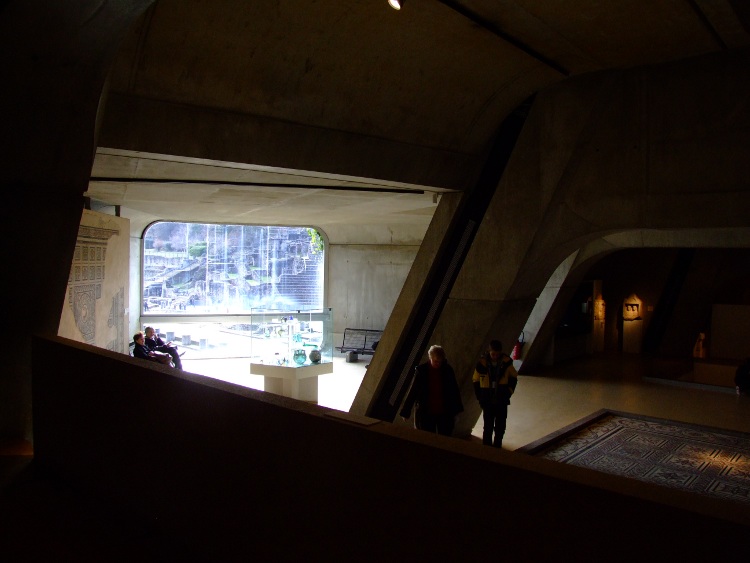 1975 Musée de la Civilication Gallo-Romaine à Lyon par Bernard Zehrfuss