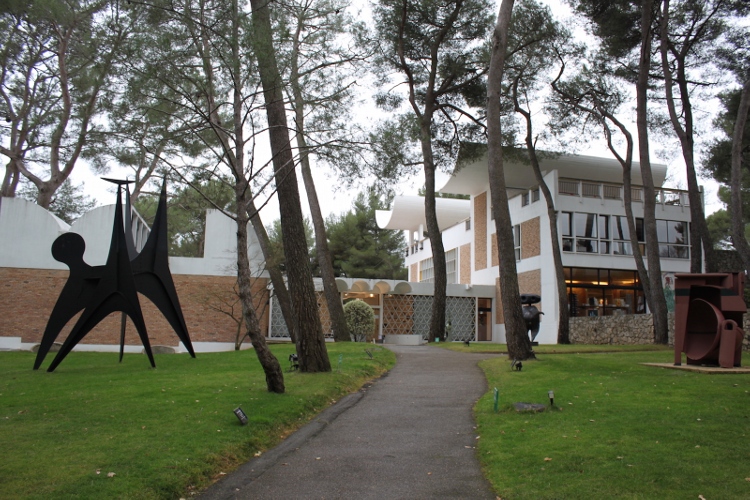 1964 Fondation Maeght à St-Paul-de-Vence par Jose Lluis Sert