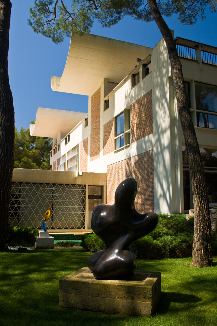 1964 Fondation Maeght à St-Paul-de-Vence par Jose Lluis Sert