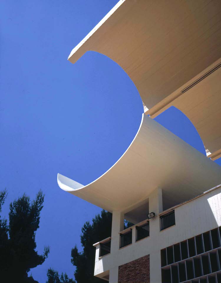 1964 Fondation Maeght à St-Paul-de-Vence par Jose Lluis Sert