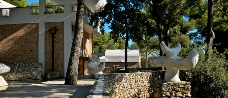 1964 Fondation Maeght à St-Paul-de-Vence par Jose Lluis Sert