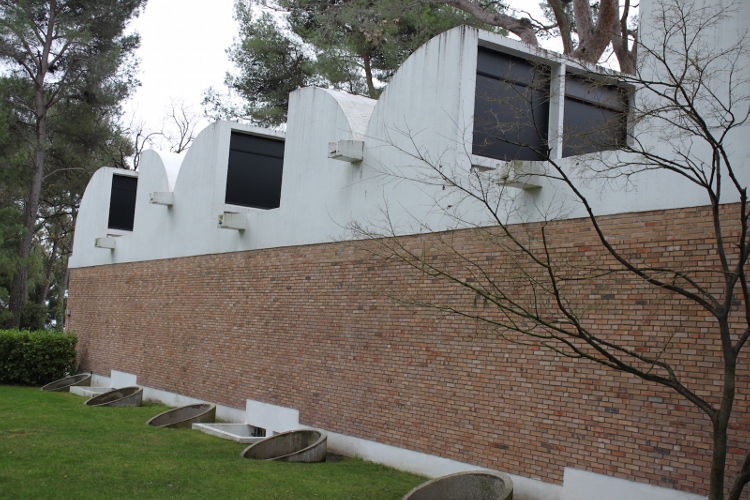 1964 Fondation Maeght à St-Paul-de-Vence par Jose Lluis Sert