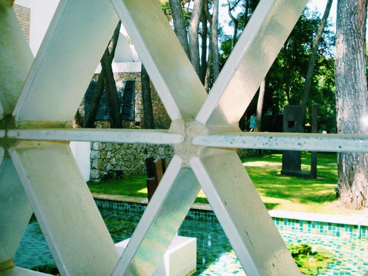 1964 Fondation Maeght à St-Paul-de-Vence par Jose Lluis Sert