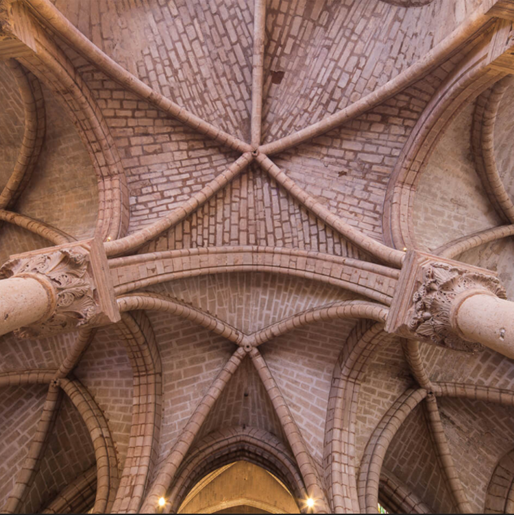 abbatiale Saint-Denis de Saint-Denis (93) les voûtes d'une chapelle et travée de déambulatoire du choeur consacré par l'abbé Suger en 1144