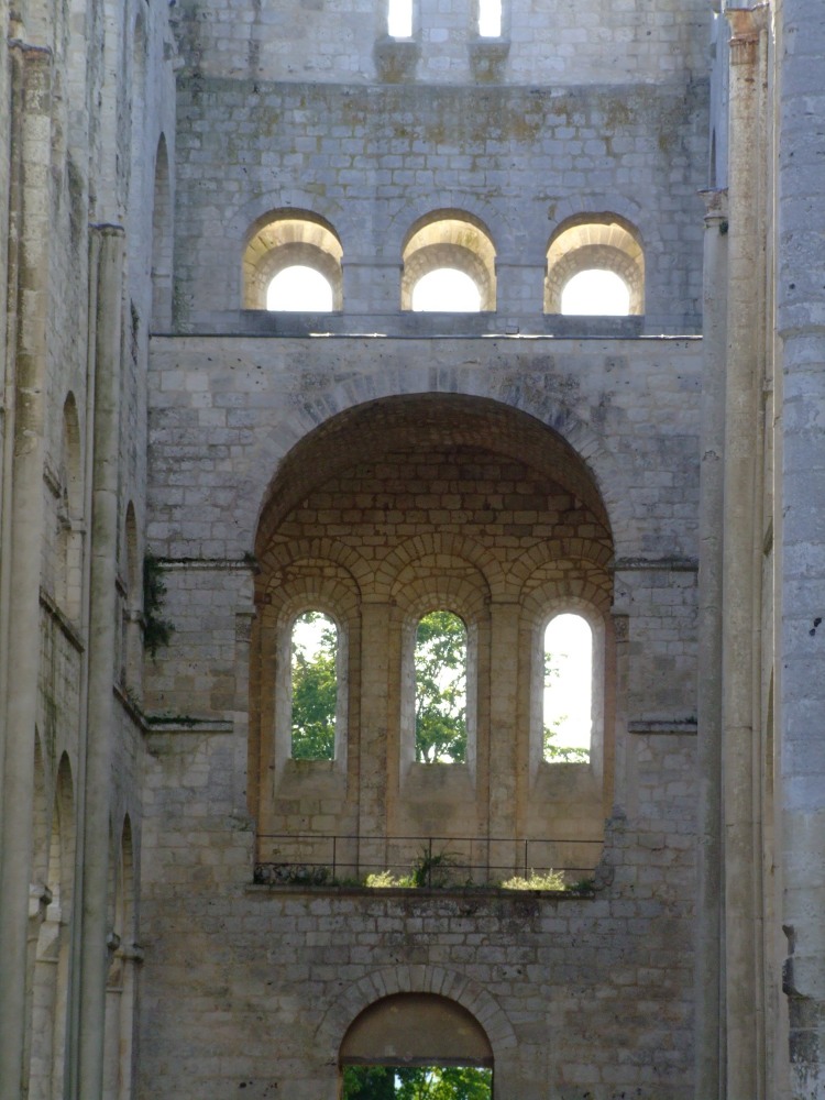 abbatiale Notre-Dame de Jumièges (76) la tribune princière au revers de façade conservée par l'abbé Thierry