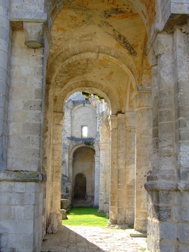 abbatiale Notre-Dame de Jumièges (76) le bas-côtés sud voûté d'arêtes