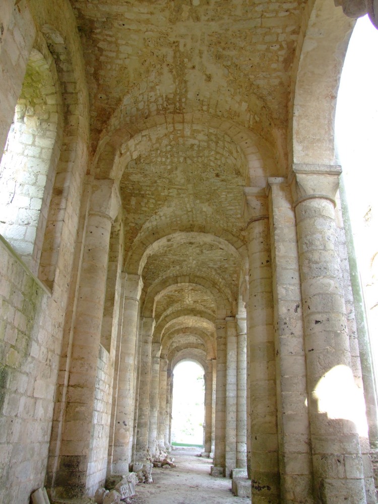 abbatiale Notre-Dame de Jumièges (76) le bas-côtés nord voûté d'arêtes
