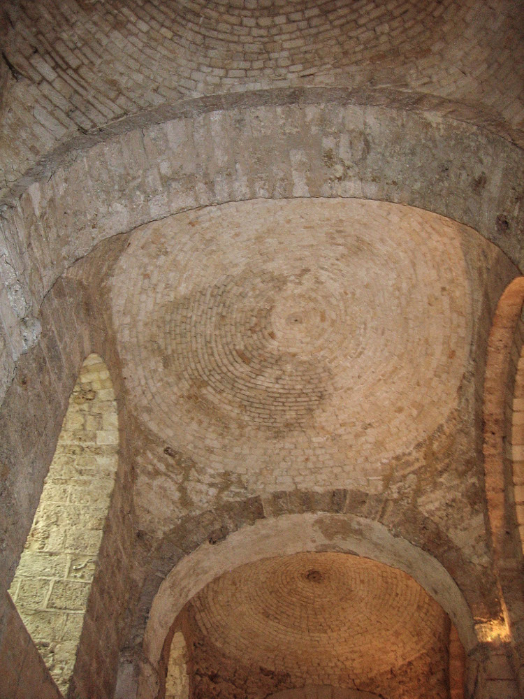abbatiale Notre-Dame de Bernay (27) le bas-côté sud de la nef est aujourd'hui couvert de coupoles sur pendentifs sans doute assez tardives