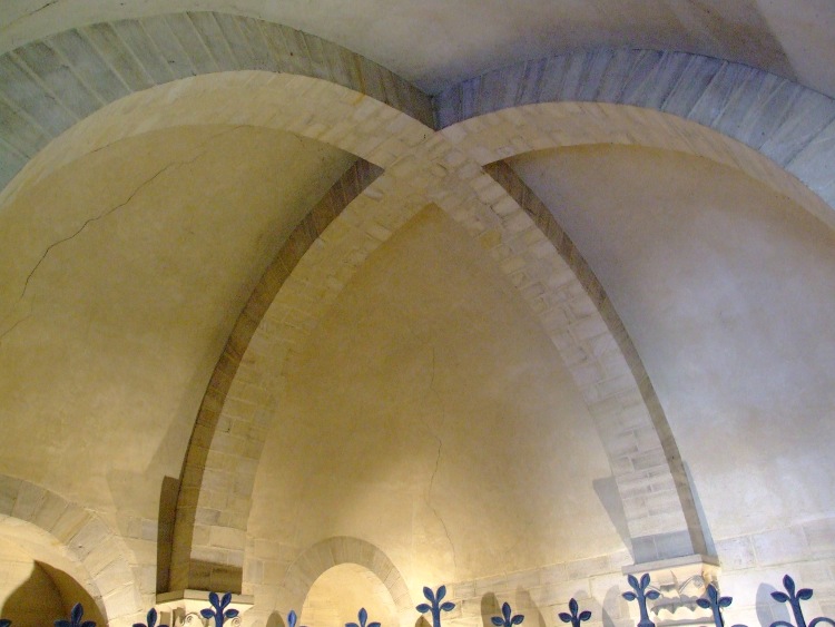 Bayeux - cathédrale Notre-Dame, tour nord du massif occidental d'Odon de Conteville de 1070 à 1077 : il s'agit indiscutablement d'une croisée d'ogives