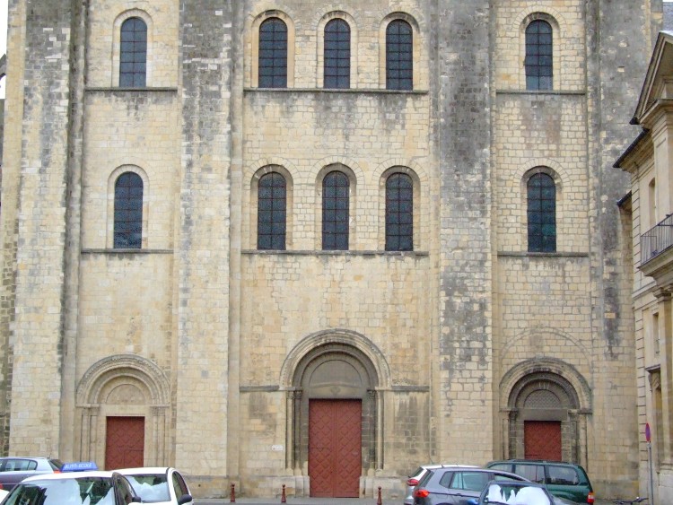 abbatiale Saint-Etienne à Caen (14) la façade occidentale romane est d'une grande simplicité