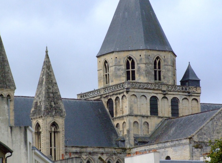 abbatiale Saint-Etienne à Caen (14) le couronnement de la tour-lanterne avec son édicule octogonal gothique