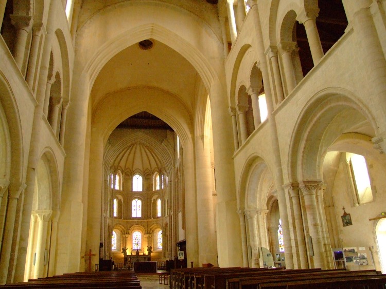 abbatiale Saint-Vigor de Cerisy (50) la nef, la croisée et le choeur : les voûtements sont en gothique flamboyant