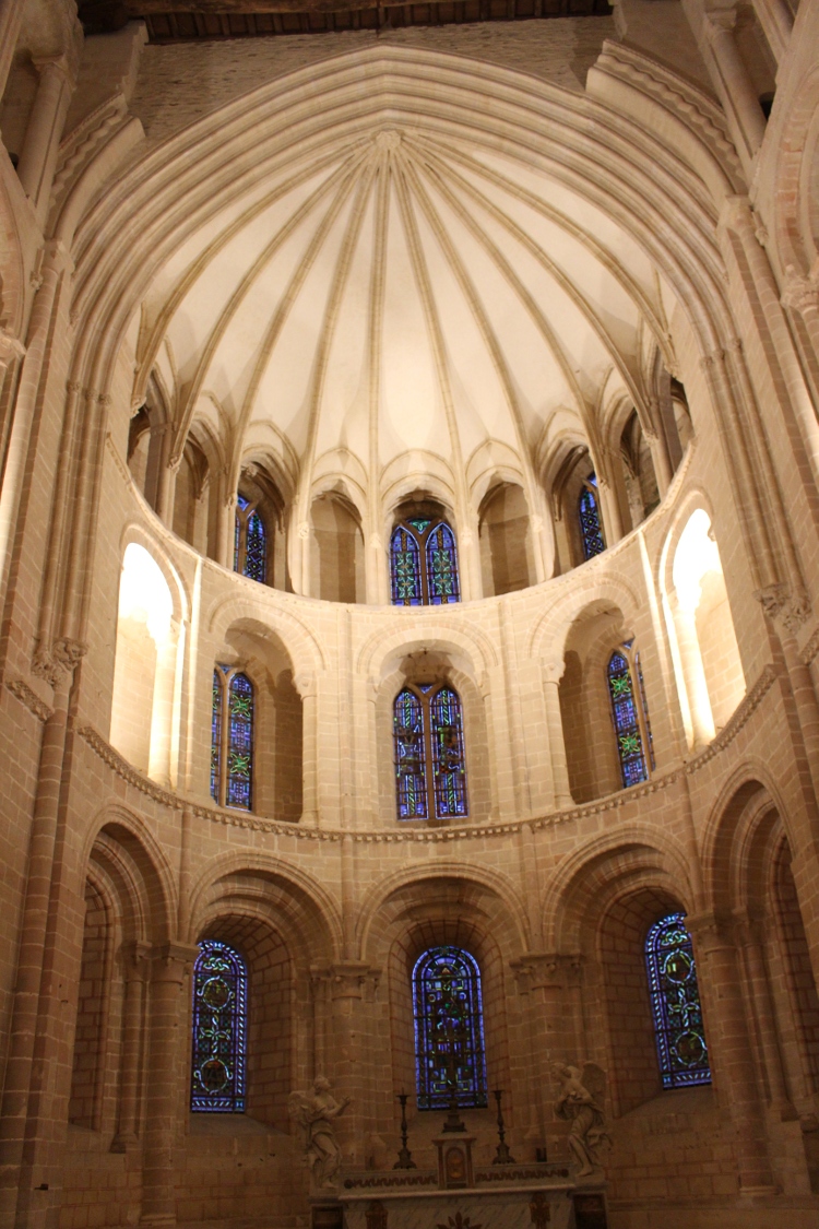 abbatiale Saint-Vigor de Cerisy (50) les fenêtres romanes du choeur sous le voûtement nervuré du XIIIe siècle