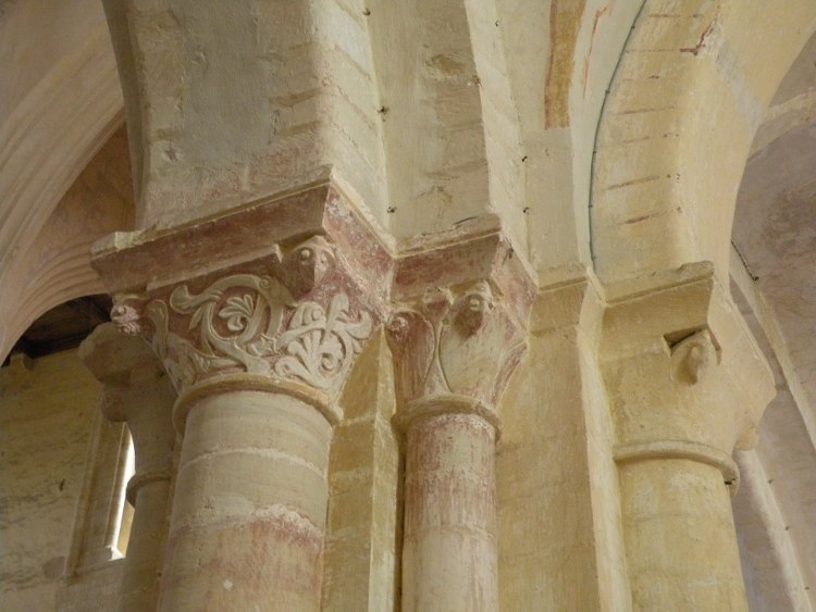 abbatiale Saint-Vigor de Cerisy (50) trois étapes de sculptures des chapiteaux au pilier sud-ouest de la croisée de transept, dans le collatéral sud