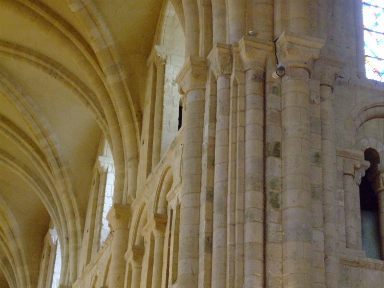 abbatiale Sainte-Trinité de Lessay (50) les deux travées orientales de la nef et la pile nord-ouest de la croisée