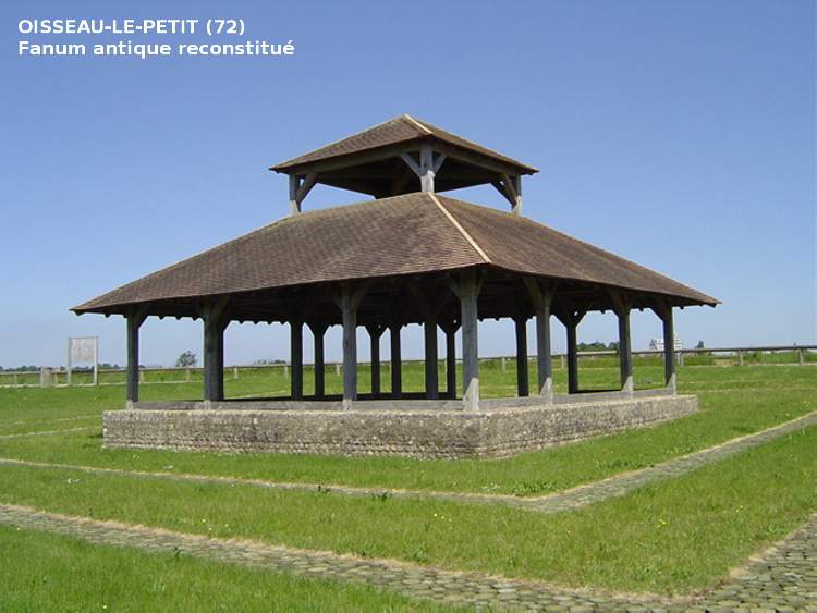 Oisseau-le-Petit (72) reconstitution du fanum antique découvert et documenté par les fouilles archéologiques