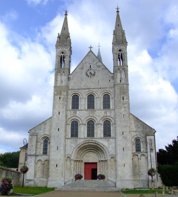 abbatiale St-Georges à St-Martin-de-Boscherville (76) la façade ouest est majestueuse