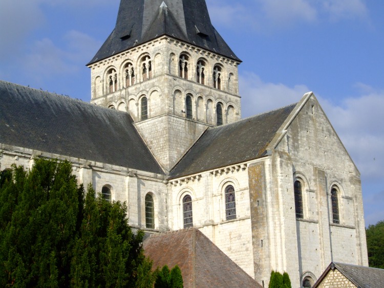 abbatiale St-Georges à St-Martin-de-Boscherville (76) jouxtant la tour-lanterne de la croisée de transept, le transept sud a conservé sa charpente d'époque