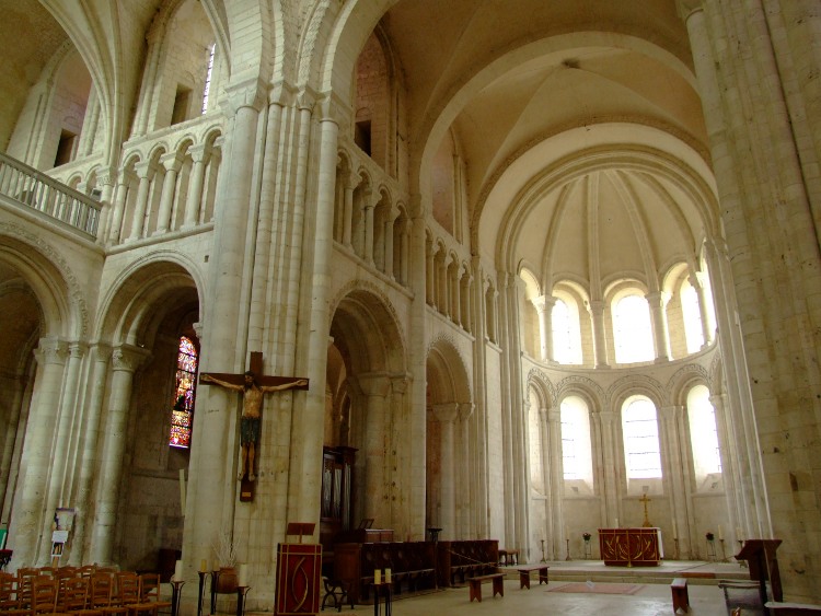 abbatiale St-Georges à St-Martin-de-Boscherville (76) évolution des ogives entre l'abside et le transept