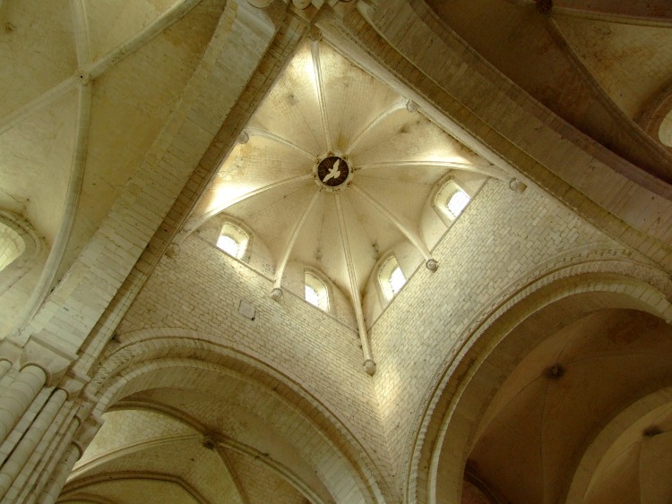 abbatiale St-Georges à St-Martin-de-Boscherville (76) détail de la croisée de transept dont les ogives octopartites semblent appartenir au XIIIe siècle, au plus tôt