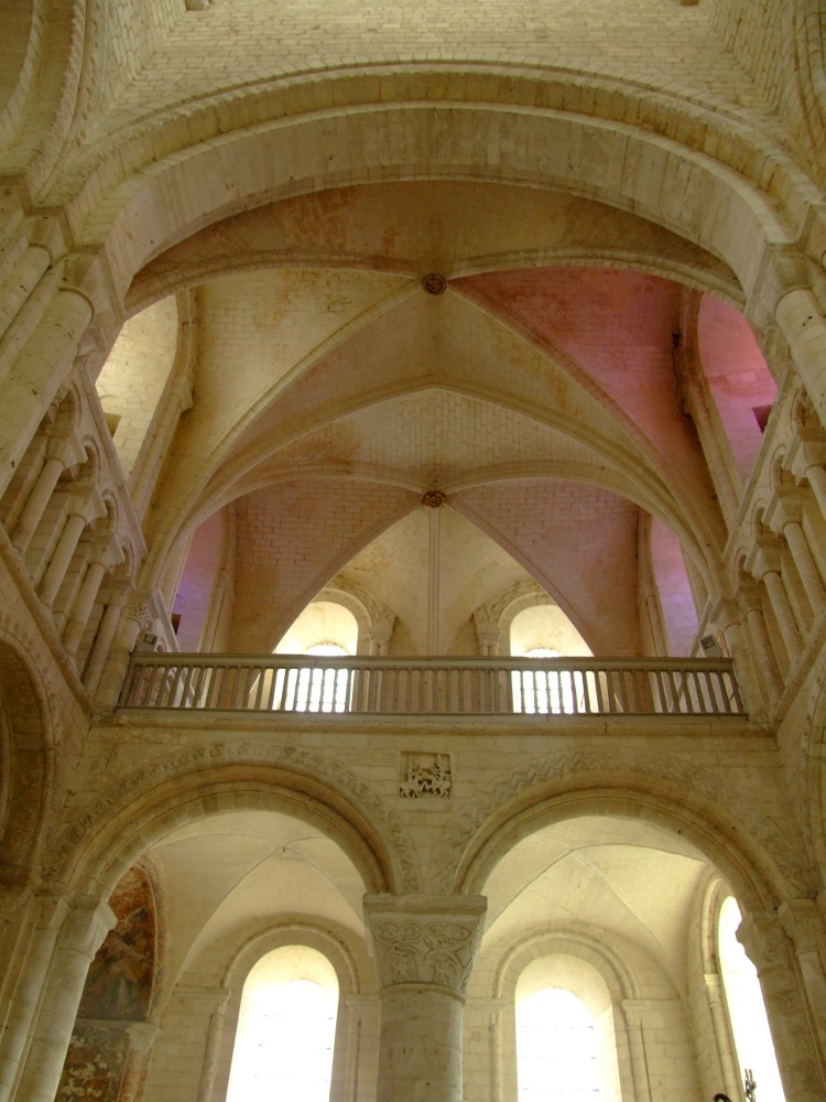 abbatiale St-Georges à St-Martin-de-Boscherville (76) détail de l'extrémité du transept sud et du traitement des fenêtres hautes
