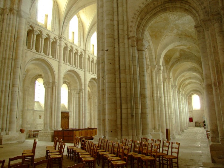 abbatiale St-Georges à St-Martin-de-Boscherville (76) le collatéral nord vu depuis le transept