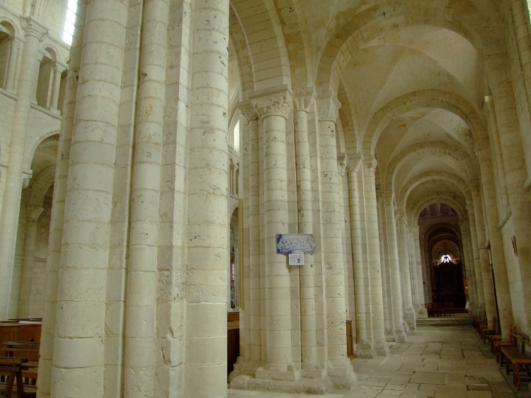 abbatiale St-Georges à St-Martin-de-Boscherville (76) le collatéral sud vu vers le transept