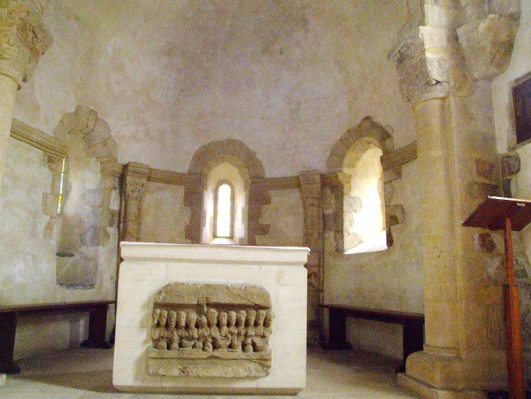 Saint-Martin d'Octeville (50) les murs et la coupole en cul-de-four de l'abside