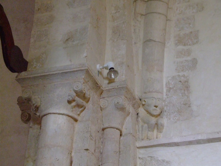 Saint-Martin de Tollevast (50) détail des chapiteaux nord-ouest de la première travée