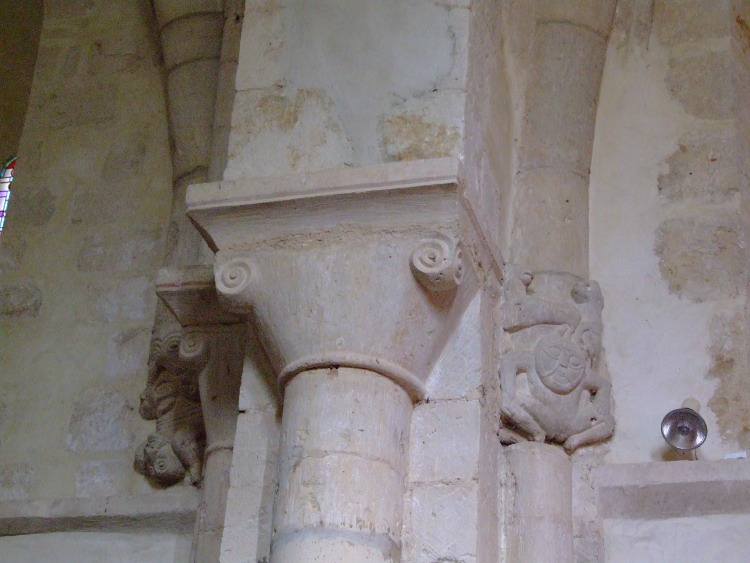 Saint-Martin de Tollevast (50) détail des chapiteaux nord-ouest de la deuxième travée