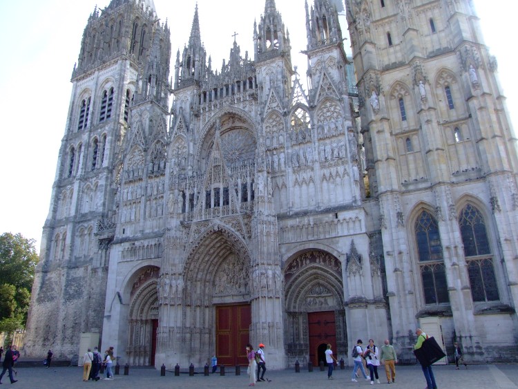 cathédrale Notre-Dame de Rouen (76) façade de la cathédrale gothique construite à partir de 1185, de 1200 à 1235 pour la nef et le portail
