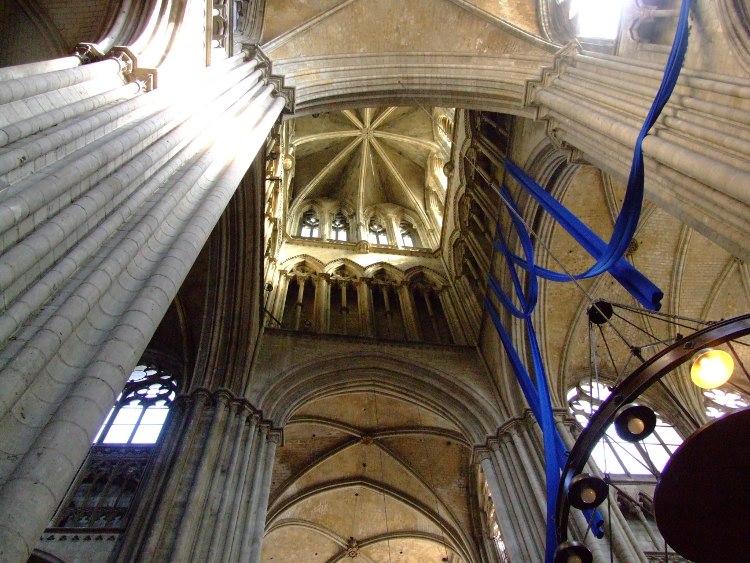 cathédrale Notre-Dame de Rouen (76) la croisée de transept et sa tour-lanterne culminent à 51m de haut