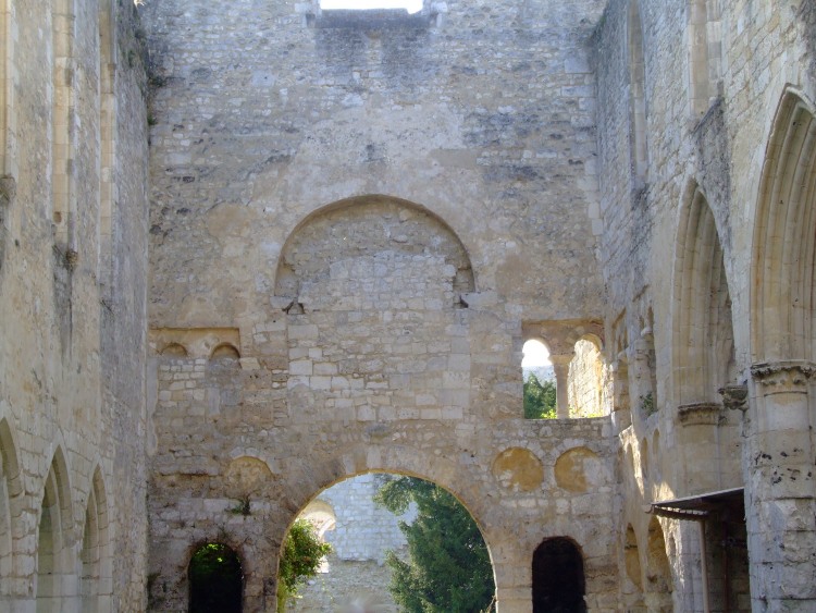 abbatiale Saint-Pierre de Jumièges (76) le revers du bloc de façade ouest carolingien